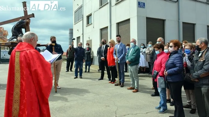La imagen del Manso Cordero fue llevada en procesión desde su ermita al paraje de la Peña Gorda