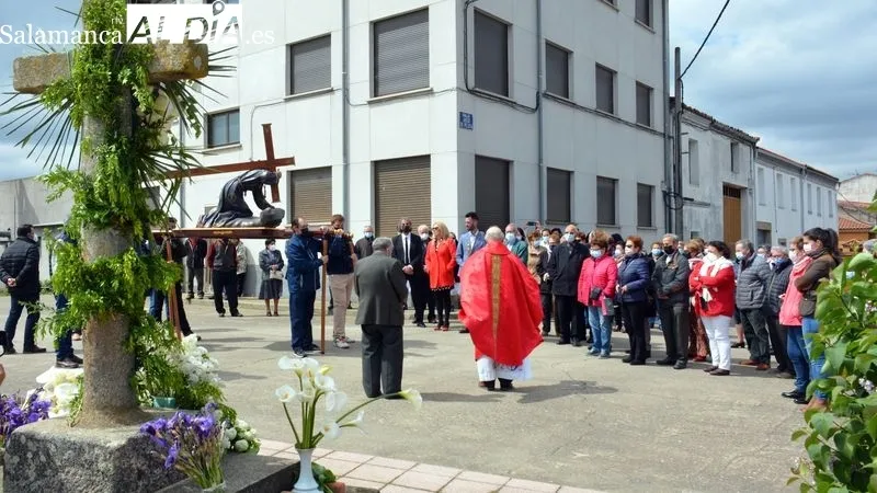 La imagen del Manso Cordero fue llevada en procesión desde su ermita al paraje de la Peña Gorda