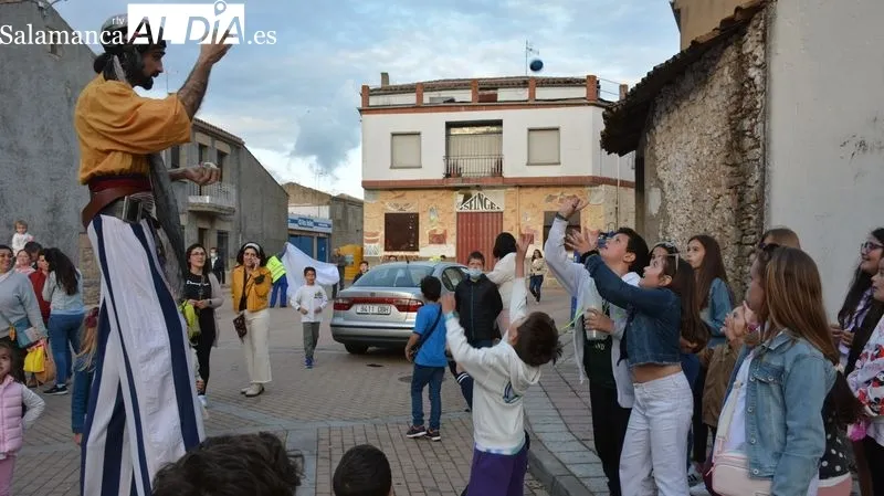 La plaza de la Alegría acogió el espectáculo de fuego, música y danza