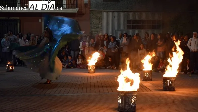 La plaza de la Alegría acogió el espectáculo de fuego, música y danza