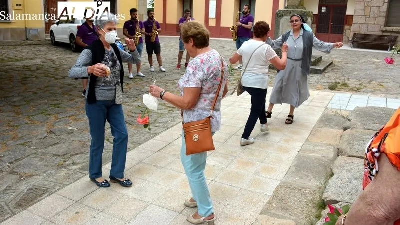 En la celebración se repartieron los panecitos de San Rita