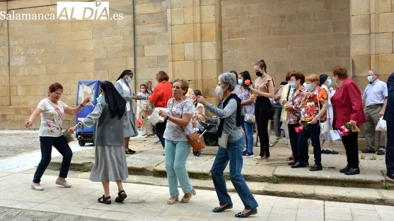 En la celebración se repartieron los panecitos de San Rita