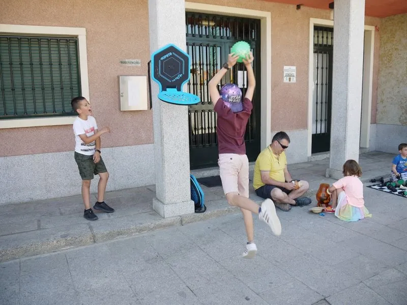 Foto 2 - La Ludom&oacute;vil de Carbajosa sale a la calle para festejar el D&iacute;a Internacional del Juego