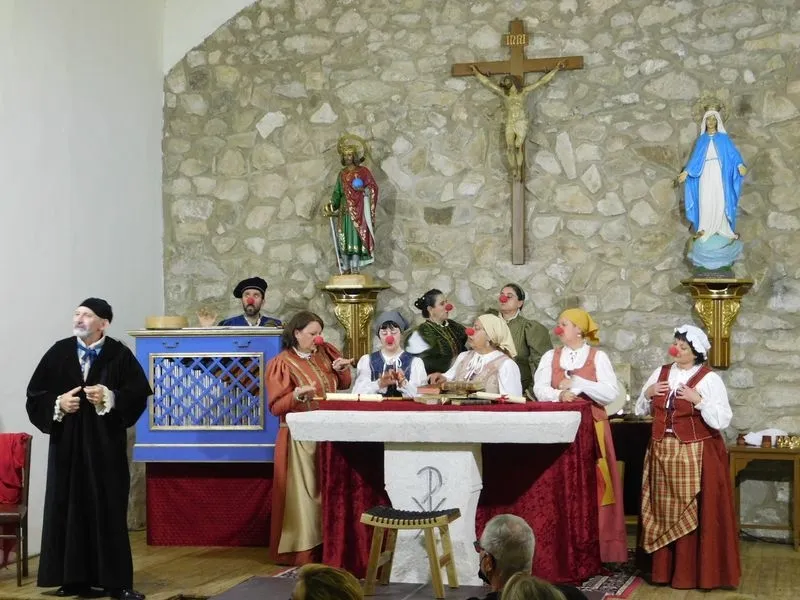 Representación de 'Buscando a Nebrija' en la iglesia parroquial de El Arco