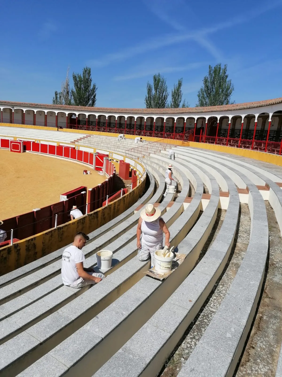 El programa ‘Ecopintura Peñaranda’ trabaja en la Plaza de toros La Florida