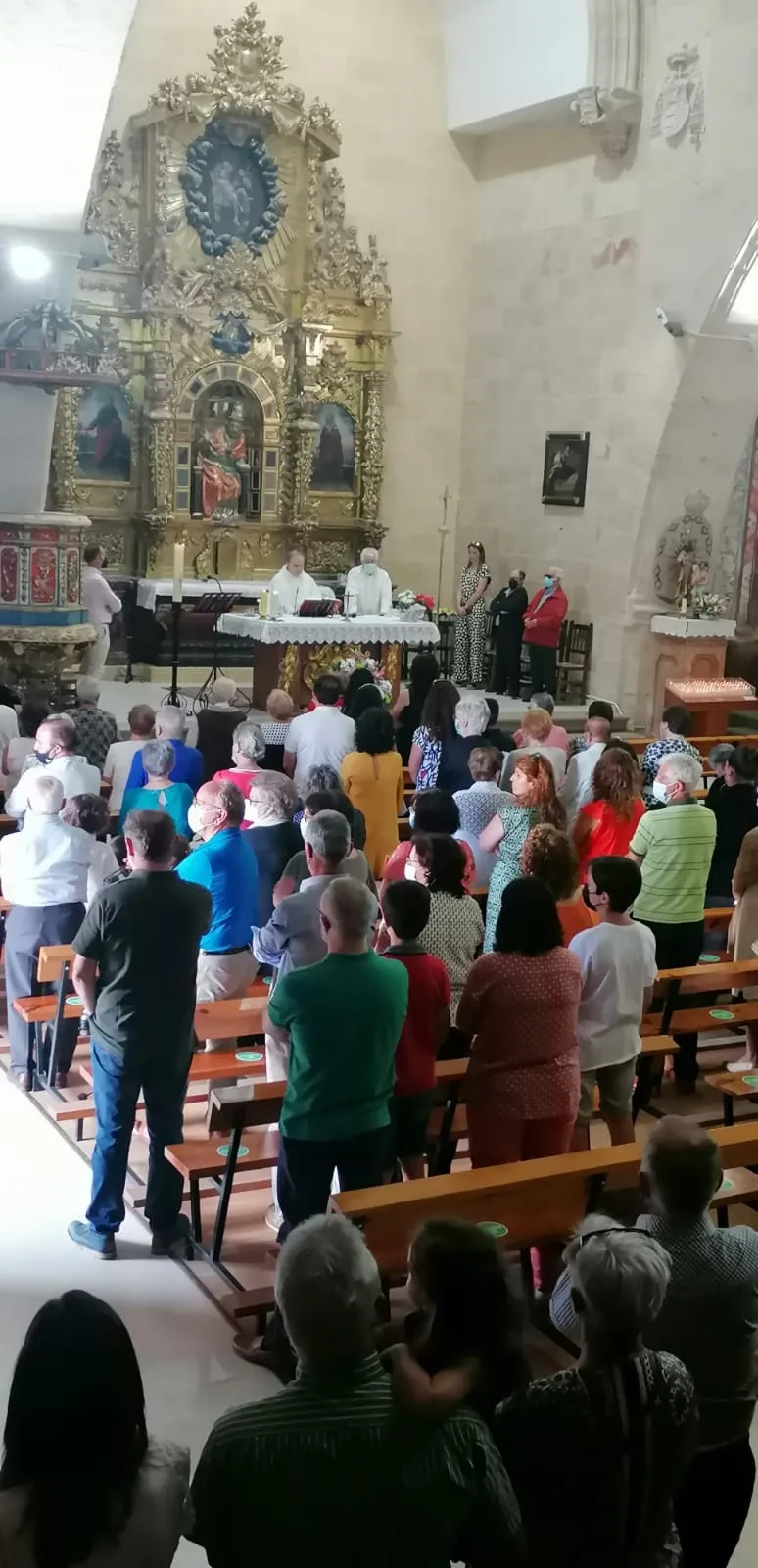 Foto 4 - El Sant&iacute;simo Cristo de la Esperanza vuelve a las calles de Villoruela junto a multitud de fieles