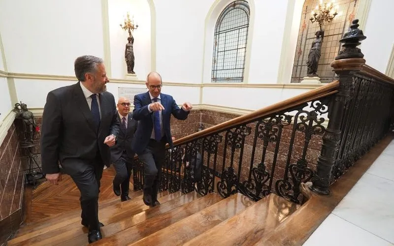 Visita institucional del presidente de las Cortes, Carlos Pollán, en la Diputación de Salamanca