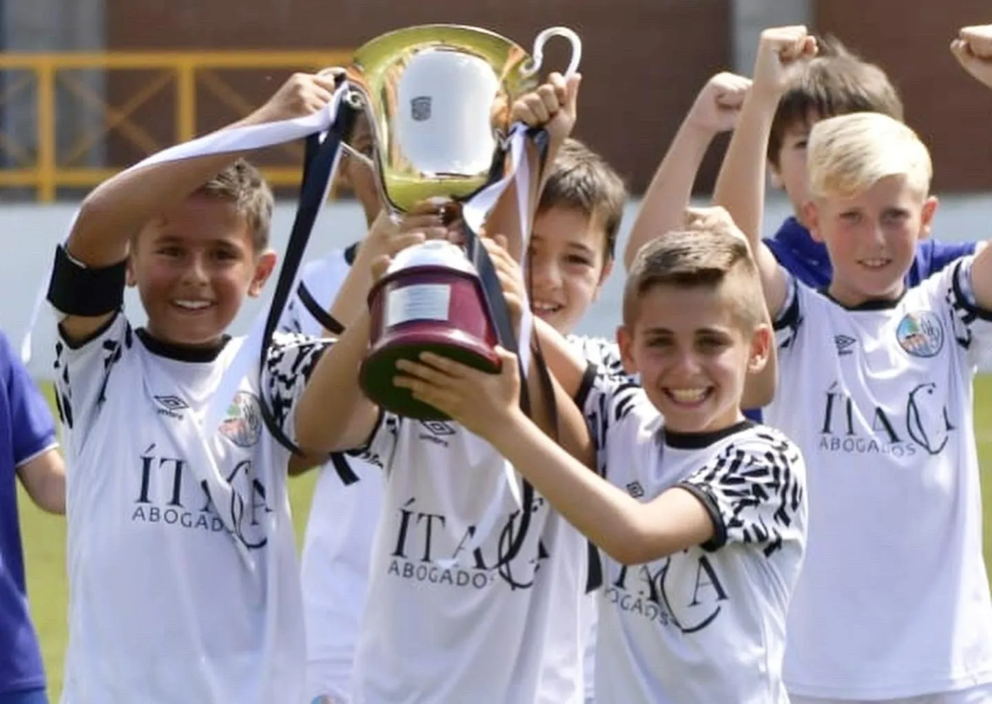 Foto 3 - Daniel Benito Parra se proclama campe&oacute;n de la 2&ordf; Provincial Alev&iacute;n con el Salamanca CF UDS B