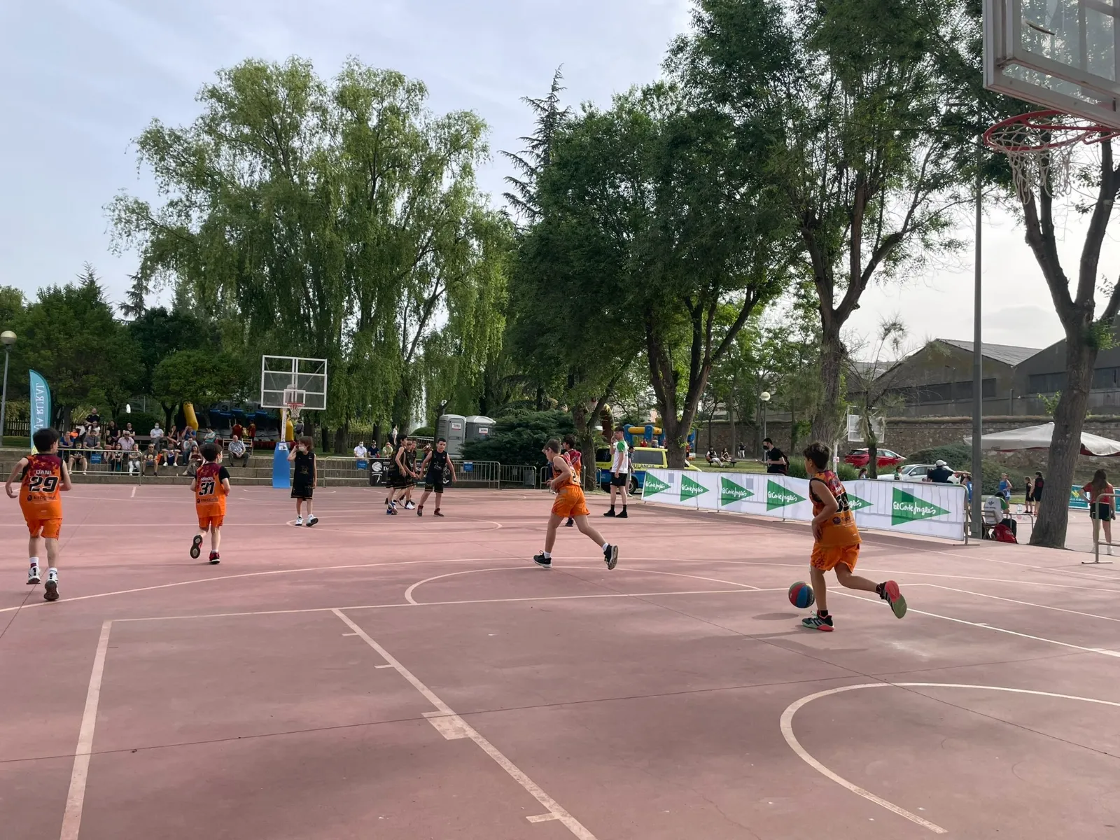 Foto 8 - M&aacute;s de medio millar de ni&ntilde;os disfrutan del D&iacute;a del Minibasket