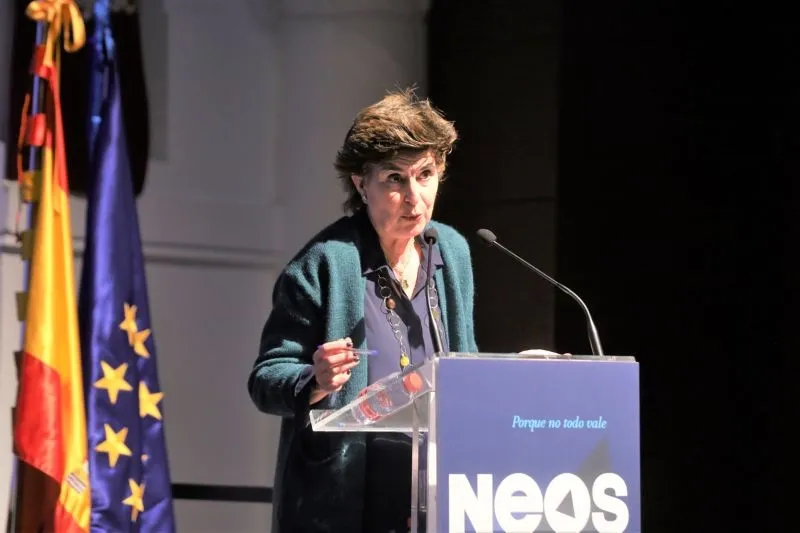Foto 2 - Jaime Mayor Oreja y Mar&iacute;a San Gil presentan la alternativa cultural de NEOS en Salamanca