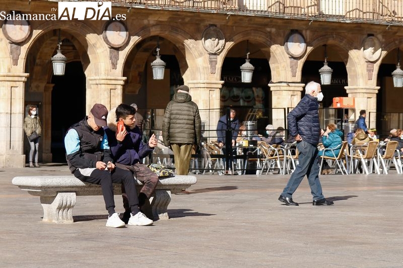 Iniciativa nacional de la AECC para que se prohíba fumar en la Plaza Mayor de Salamanca