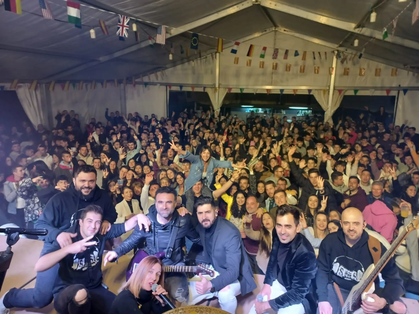 Foto 2 - Espectacular velada en Saelices el Chico de la mano de la Orquesta SMS
