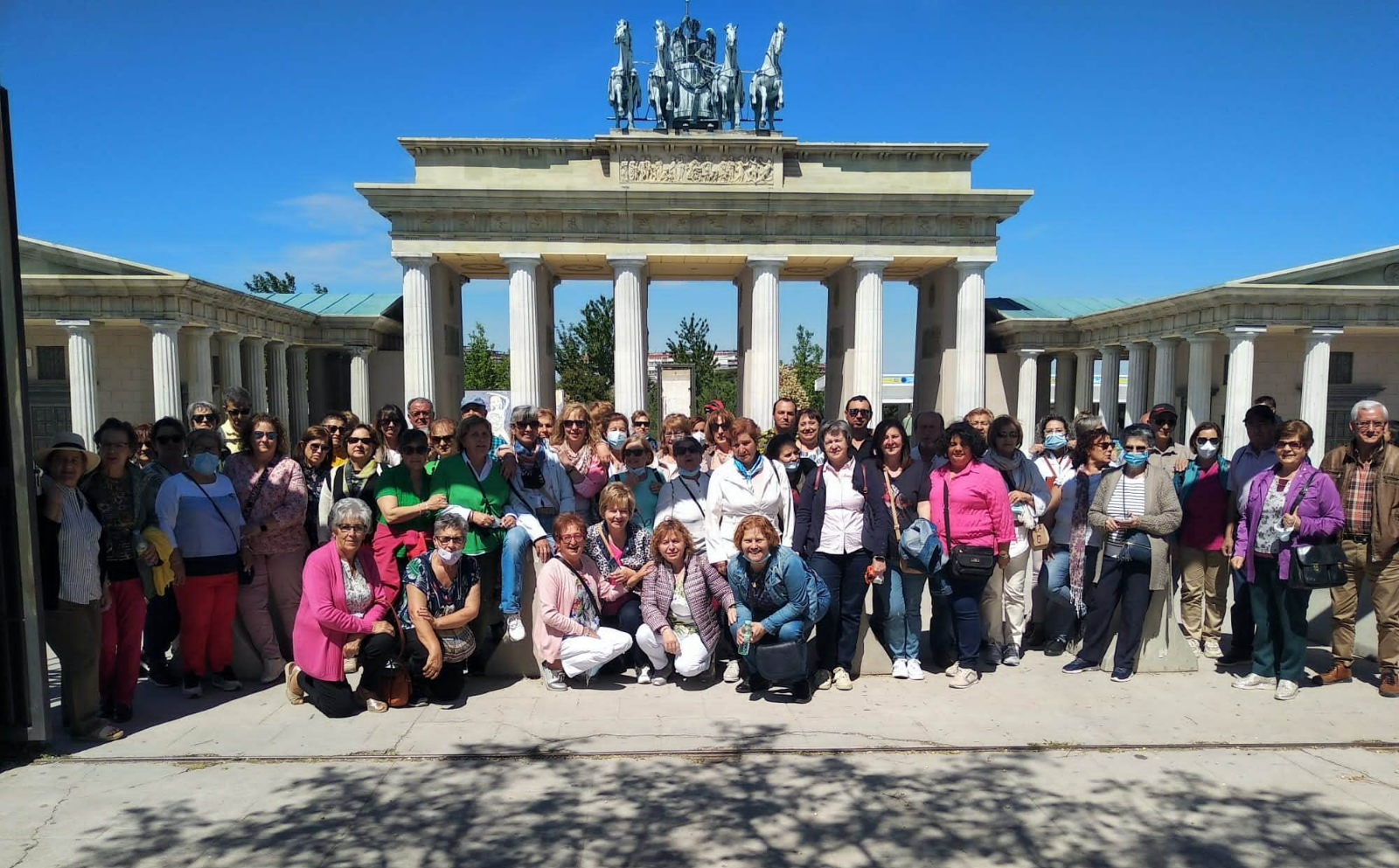 Foto 1 - Unas 70 personas se van de excursión con Amanecer al Parque Europa de Torrejón