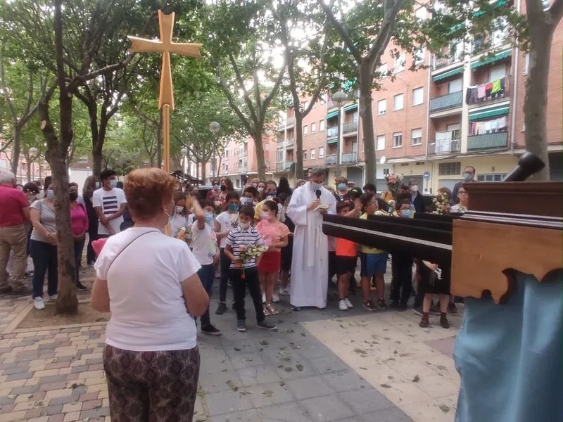 Procesión de los niños de catequesis de la Iglesia de San Mateo