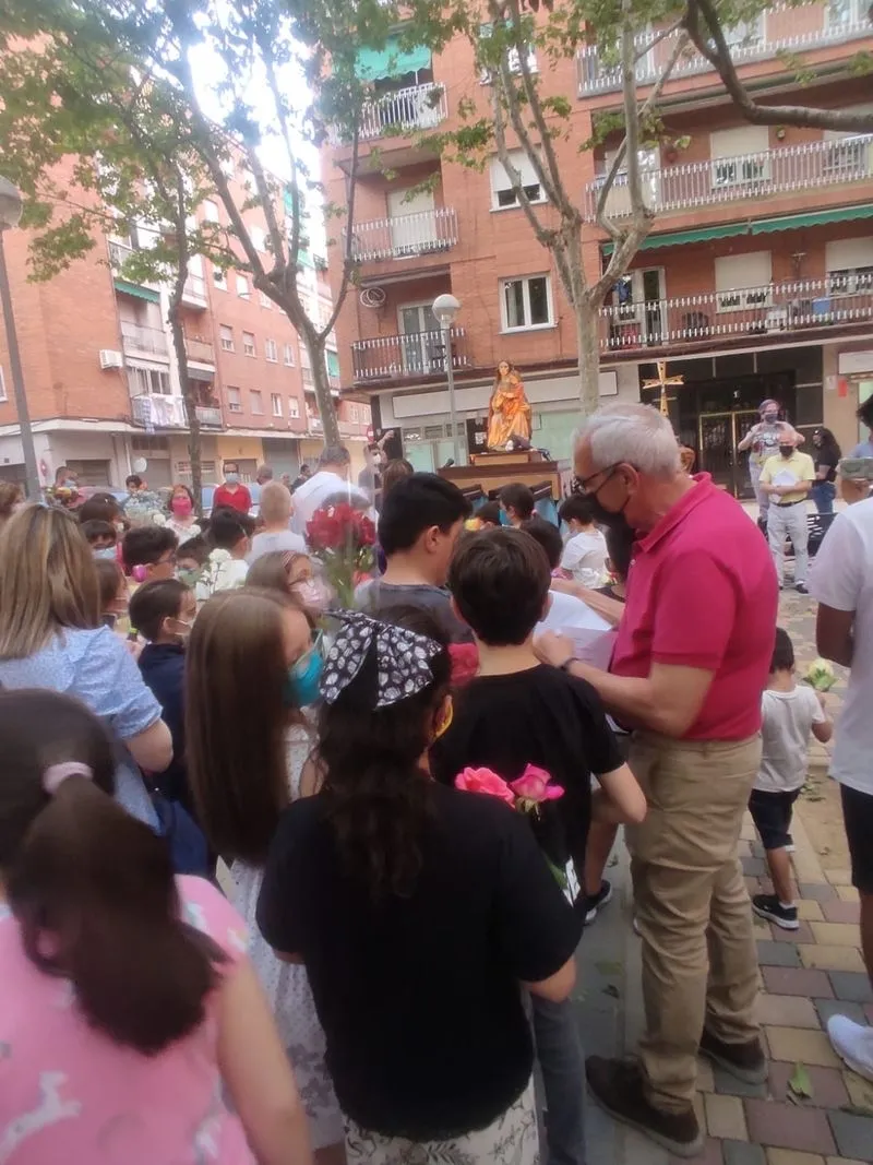 Procesión de los niños de catequesis de la Iglesia de San Mateo
