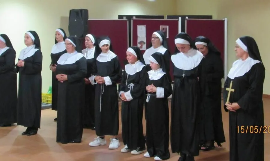 Foto 9 - Gran acogida a la nueva Asociaci&oacute;n Damajuanas de Fuenteguinaldo