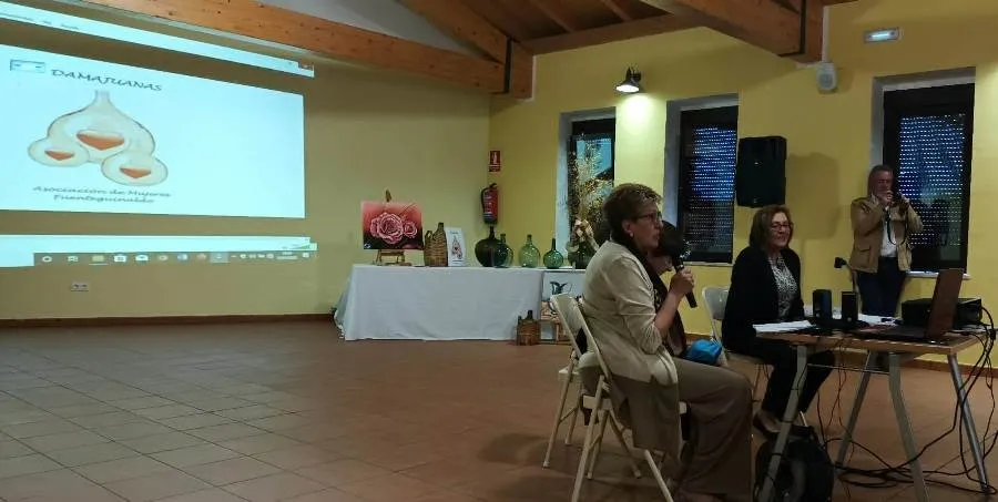 Foto 2 - Gran acogida a la nueva Asociaci&oacute;n Damajuanas de Fuenteguinaldo