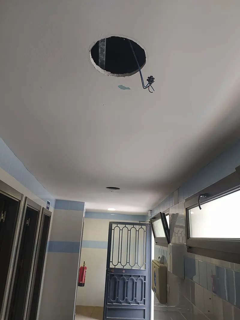 Foto 4 - La oposici&oacute;n denuncia el mal estado de los aseos del Parque Municipal