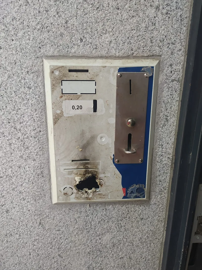 Foto 2 - La oposici&oacute;n denuncia el mal estado de los aseos del Parque Municipal