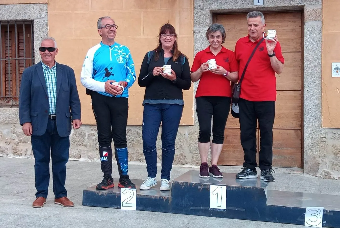 Foto 2 - OesteXtrem recoge los premios de sus dos podios en la Liga de Castilla y Le&oacute;n 2021