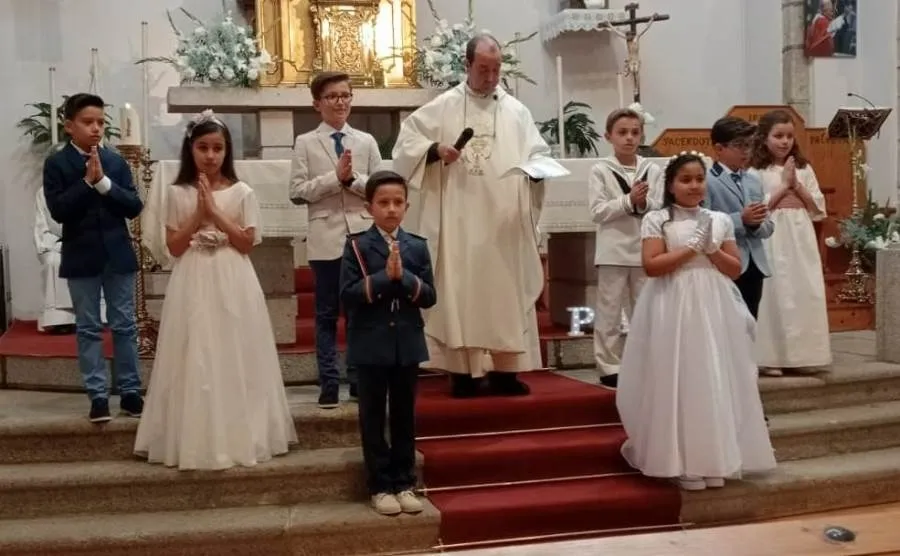 Foto 9 - La Parroquia de San Crist&oacute;bal cierra el curso de catequesis con varias actividades l&uacute;dicas