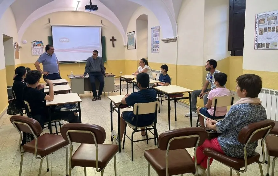 Foto 2 - Varias familias conocen de cerca c&oacute;mo es el d&iacute;a a d&iacute;a en el Seminario
