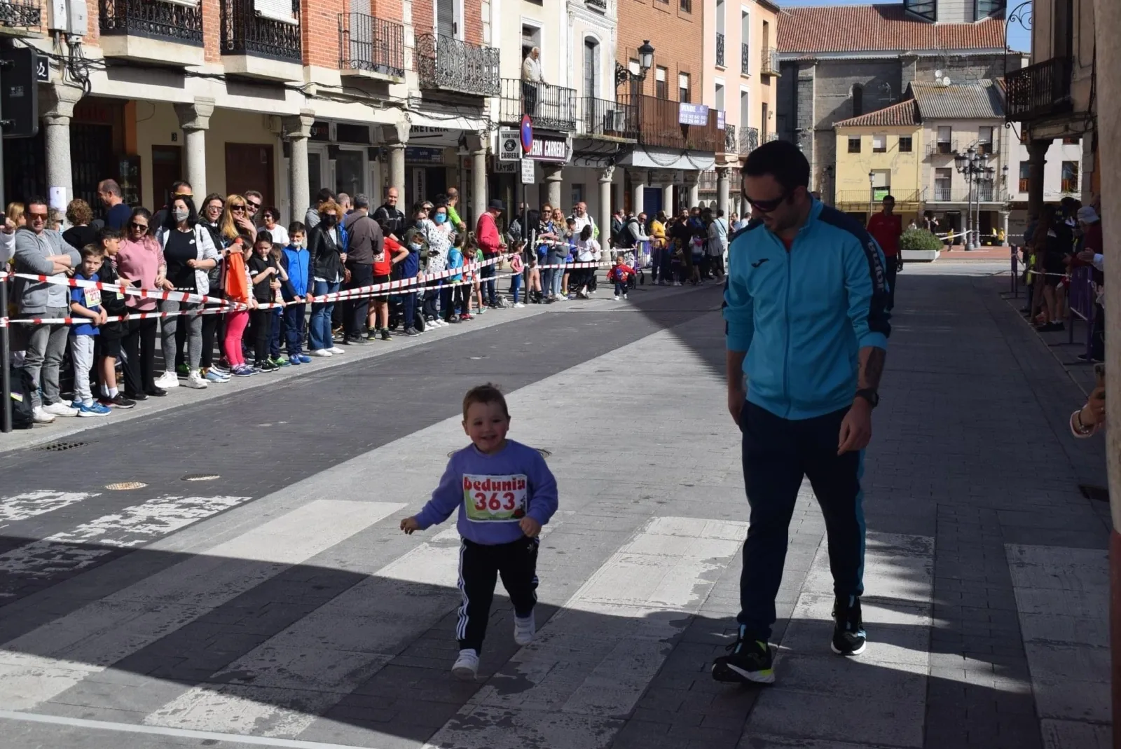 Foto 4 - Vuelve la fiesta del deporte en familia a las calles de Pe&ntilde;aranda con el retorno de la carrera popular 'Hijos, Padres y Abuelos'