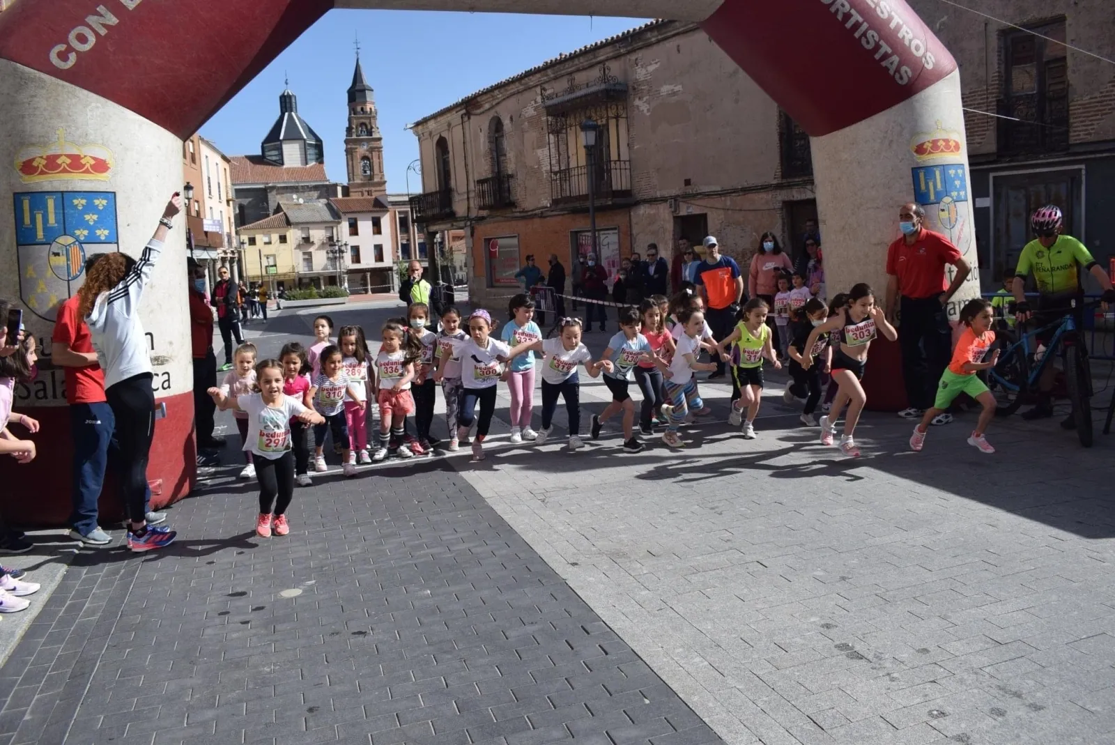 Foto 7 - Vuelve la fiesta del deporte en familia a las calles de Pe&ntilde;aranda con el retorno de la carrera popular 'Hijos, Padres y Abuelos'