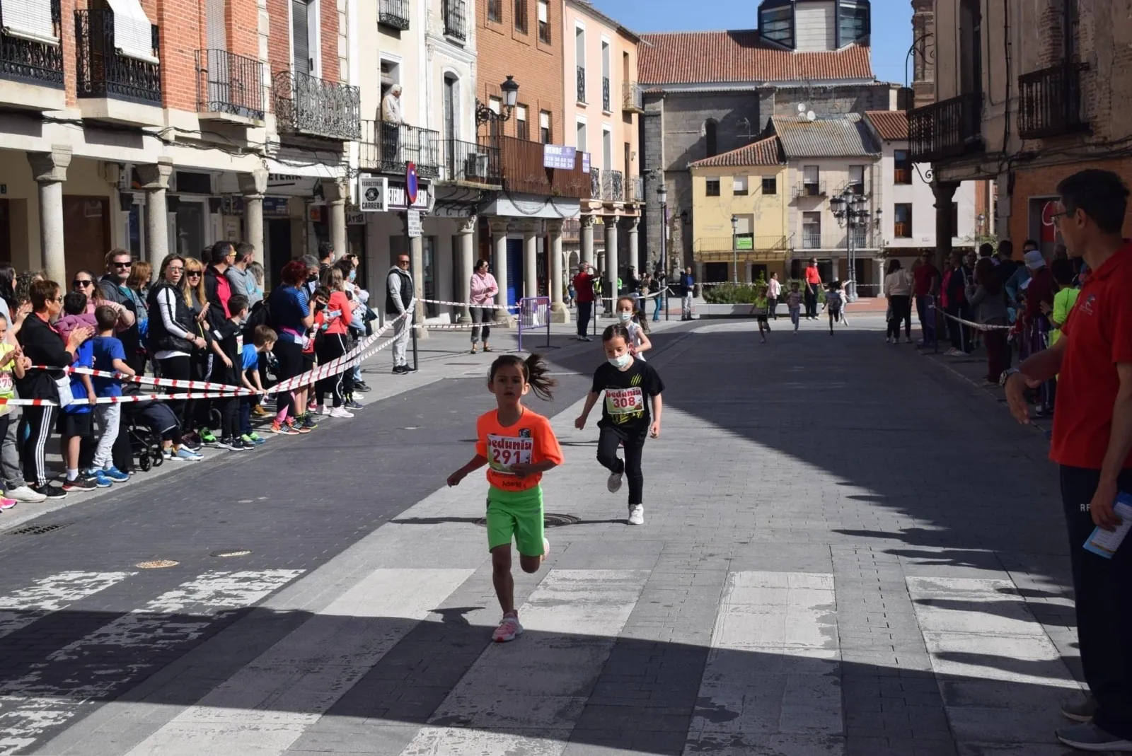 Foto 8 - Vuelve la fiesta del deporte en familia a las calles de Pe&ntilde;aranda con el retorno de la carrera popular 'Hijos, Padres y Abuelos'