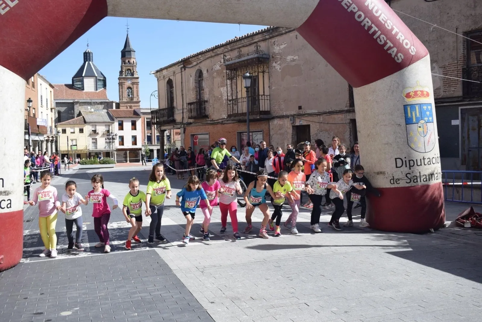 Foto 10 - Vuelve la fiesta del deporte en familia a las calles de Pe&ntilde;aranda con el retorno de la carrera popular 'Hijos, Padres y Abuelos'