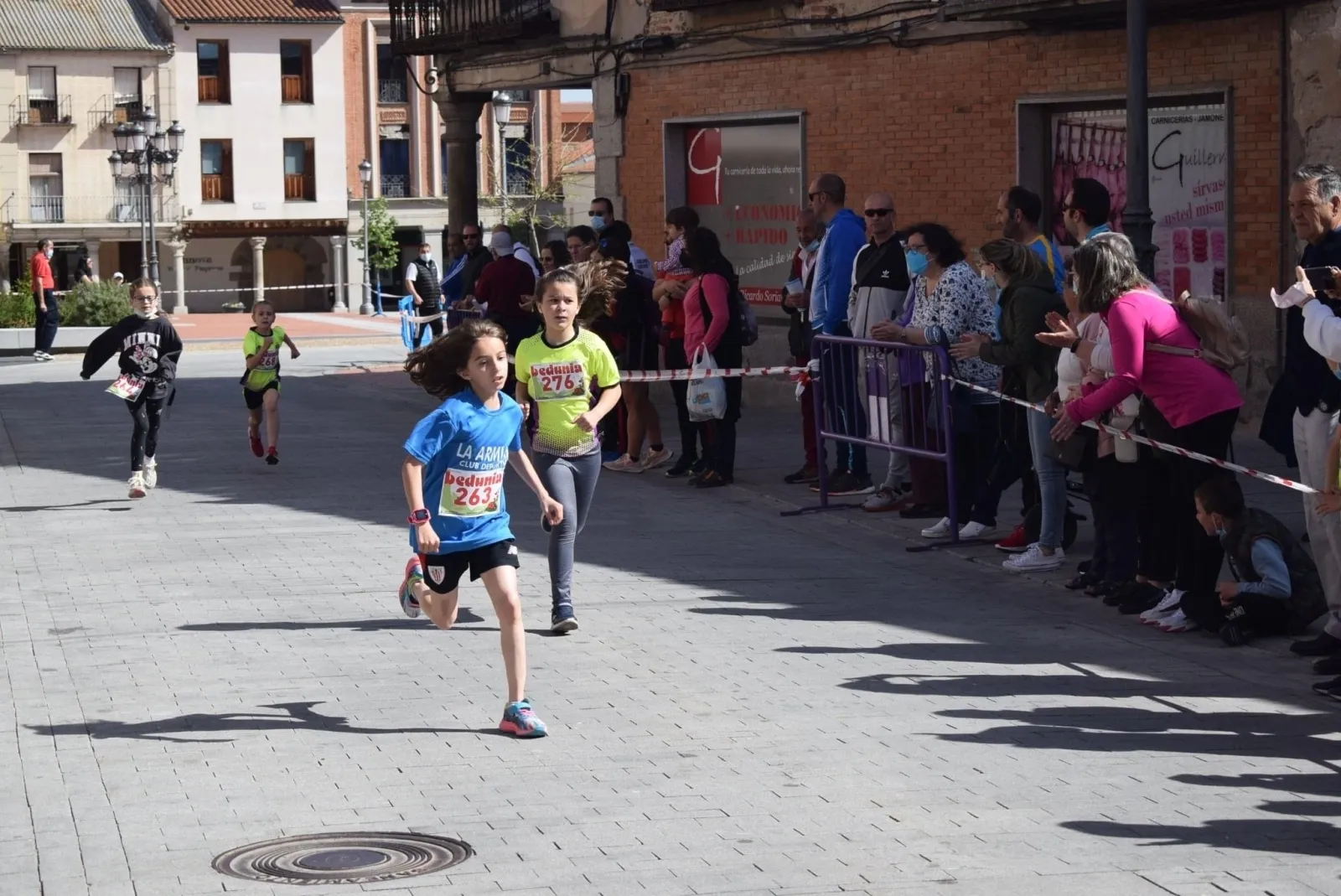 Foto 11 - Vuelve la fiesta del deporte en familia a las calles de Pe&ntilde;aranda con el retorno de la carrera popular 'Hijos, Padres y Abuelos'