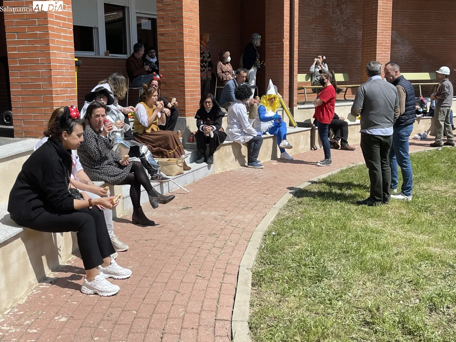 Foto 4 - El IES Senara de Babilafuente celebra junto a docentes y alumnos su XXV aniversario
