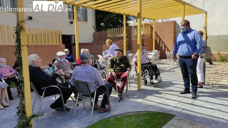 Los residentes de Guijuelo ya disfrutan del nuevo jardín - KR