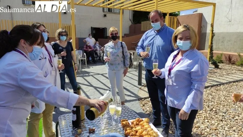 Los residentes de Guijuelo ya disfrutan del nuevo jardín - KR