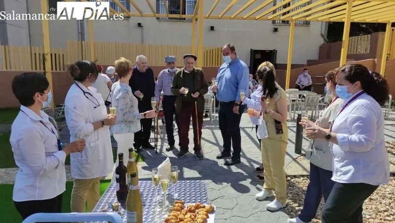 Los residentes de Guijuelo ya disfrutan del nuevo jardín - KR