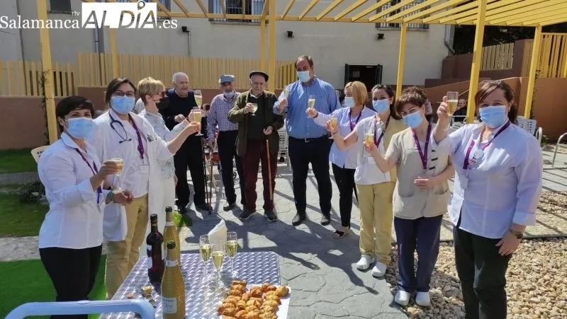 Los residentes de Guijuelo ya disfrutan del nuevo jardín - KR