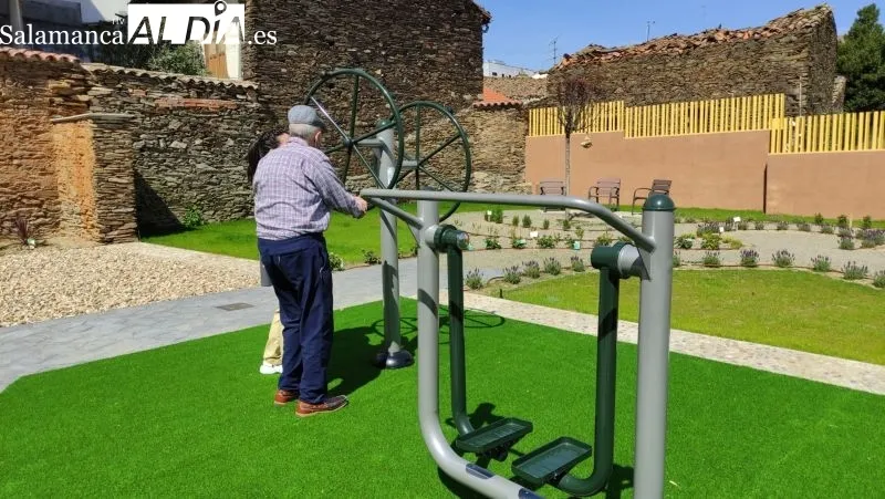 Los residentes de Guijuelo ya disfrutan del nuevo jardín - KR