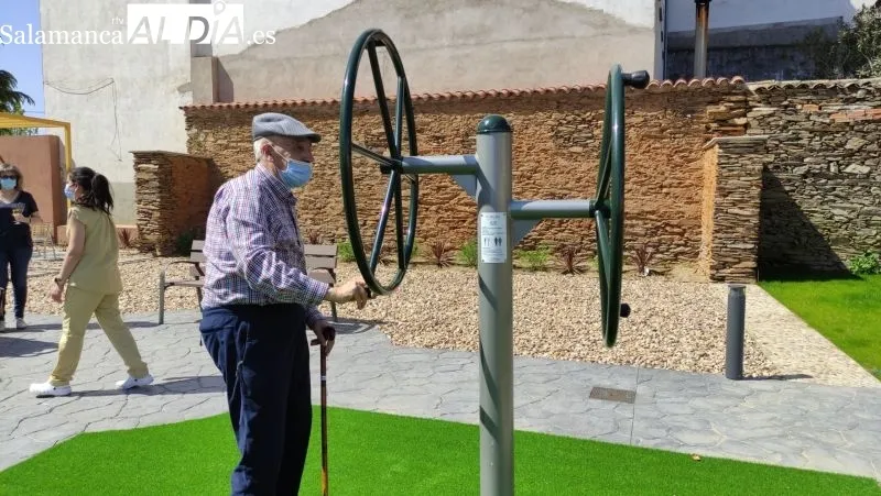 Los residentes de Guijuelo ya disfrutan del nuevo jardín - KR