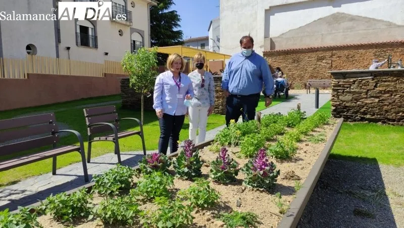 Los residentes de Guijuelo ya disfrutan del nuevo jardín - KR