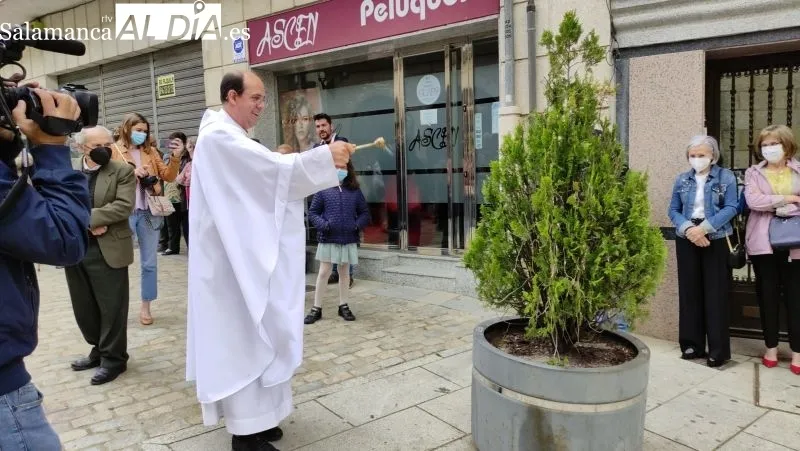 La bendición de campos tuvo lugar frente a la iglesia - Kiko Robles