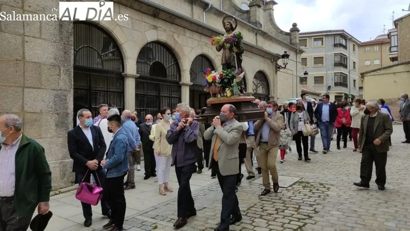 La bendición de campos tuvo lugar frente a la iglesia - Kiko Robles