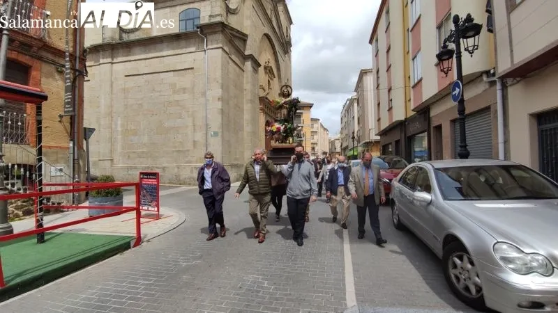 La bendición de campos tuvo lugar frente a la iglesia - Kiko Robles