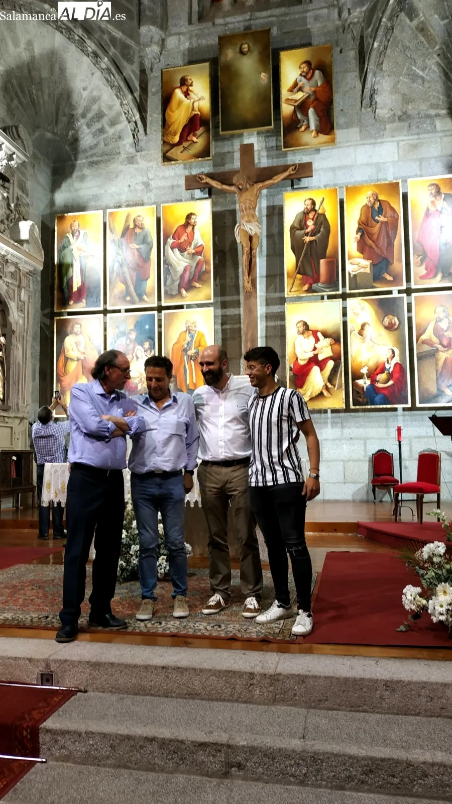 Foto 4 - La iglesia parroquial de Pe&ntilde;aranda recibe con emoci&oacute;n al nuevo conjunto iconogr&aacute;fico tras m&aacute;s de 7 a&ntilde;os de trabajo