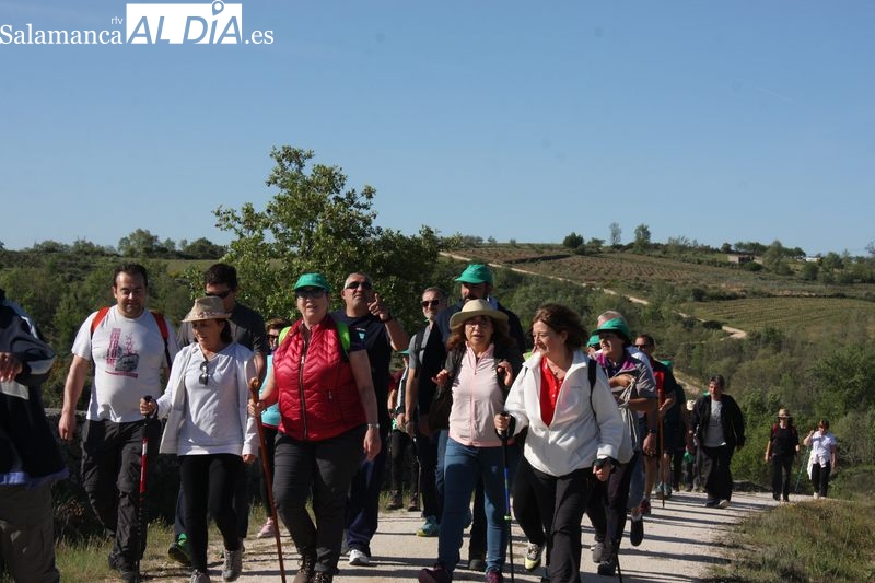 La decimoquinta marcha senderista de Aldeadávila de la Ribera tenía un marcado carácter solidario 