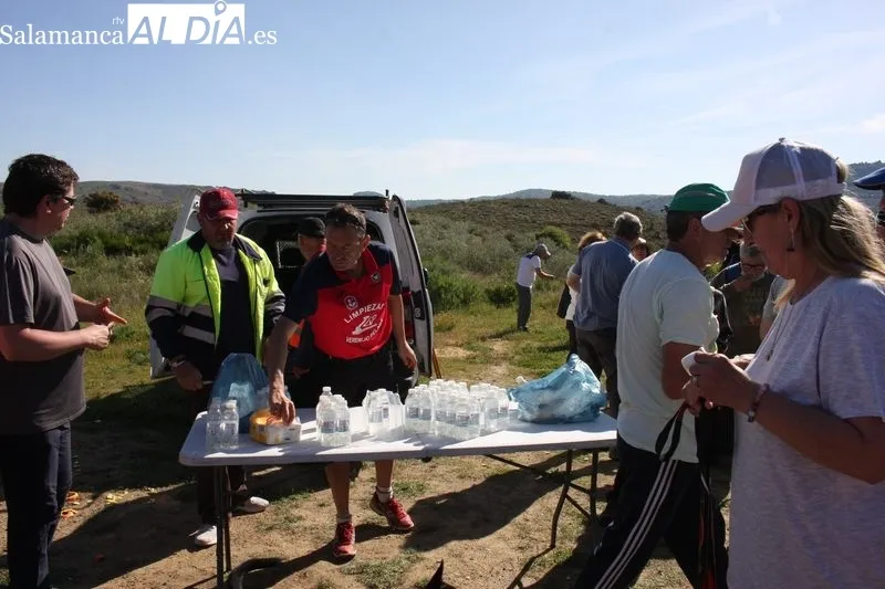 La decimoquinta marcha senderista de Aldeadávila de la Ribera tenía un marcado carácter solidario 