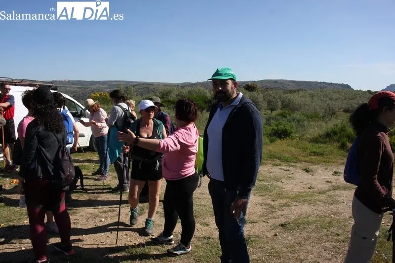 La decimoquinta marcha senderista de Aldeadávila de la Ribera tenía un marcado carácter solidario 