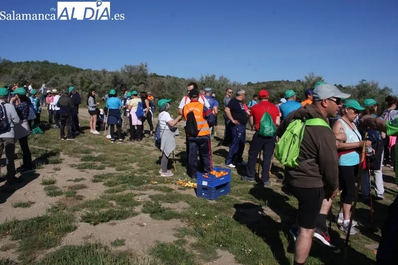 La decimoquinta marcha senderista de Aldeadávila de la Ribera tenía un marcado carácter solidario 