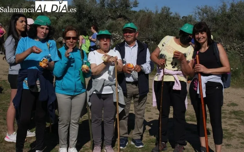 La decimoquinta marcha senderista de Aldeadávila de la Ribera tenía un marcado carácter solidario 