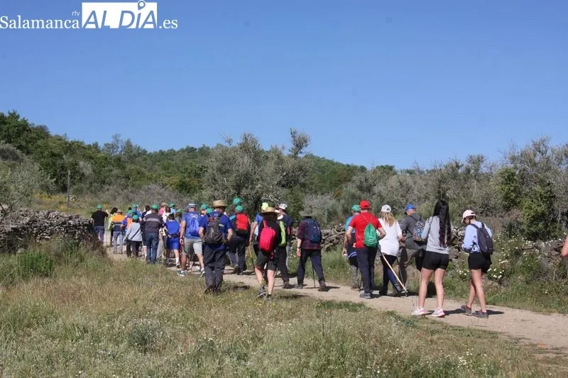 La decimoquinta marcha senderista de Aldeadávila de la Ribera tenía un marcado carácter solidario 