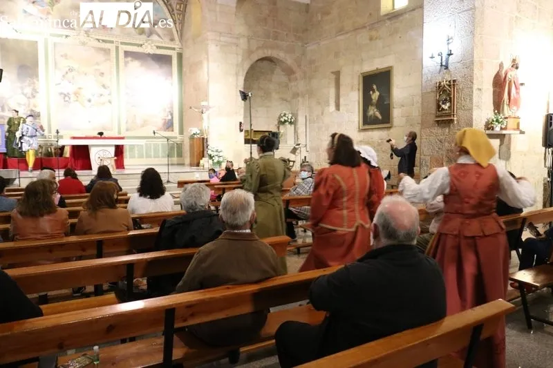 Representación de 'Biuscando a Nebrija' en la iglesia San Nicolás de Vitigudino / CORRAL 